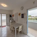 Lovely Flat With Modern Furnishings - Beahost