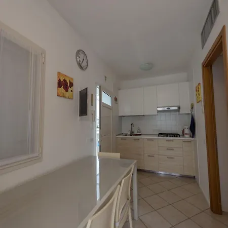 Apartment Lovely Flat With Modern Furnishings - Beahost *